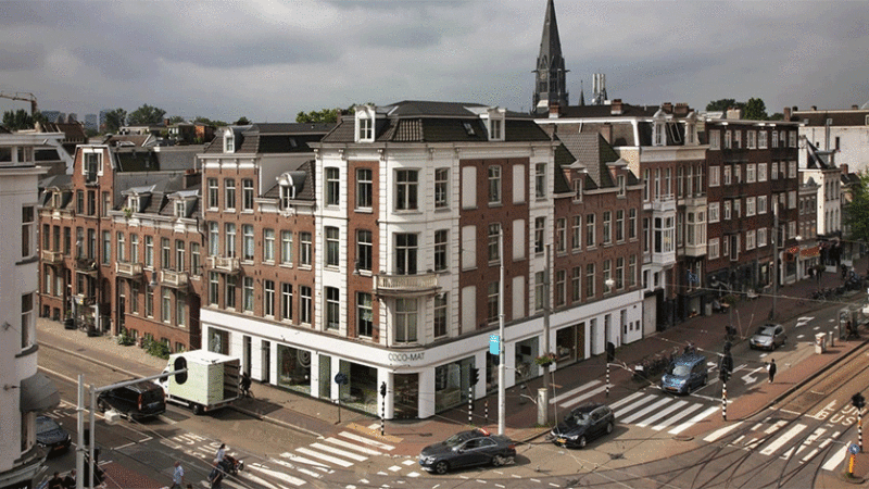 Intersection of 1e Constantijn Huygenstraat and Overtoom in Amsterdam - Credit: nokola@gmail.com / DepositPhotos - License: DepositPhotos